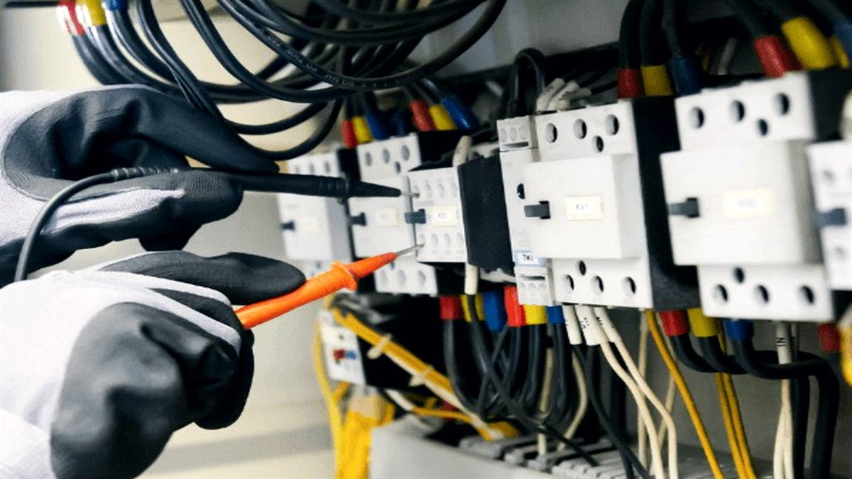 Comprobación de un tablero de control con multímetro